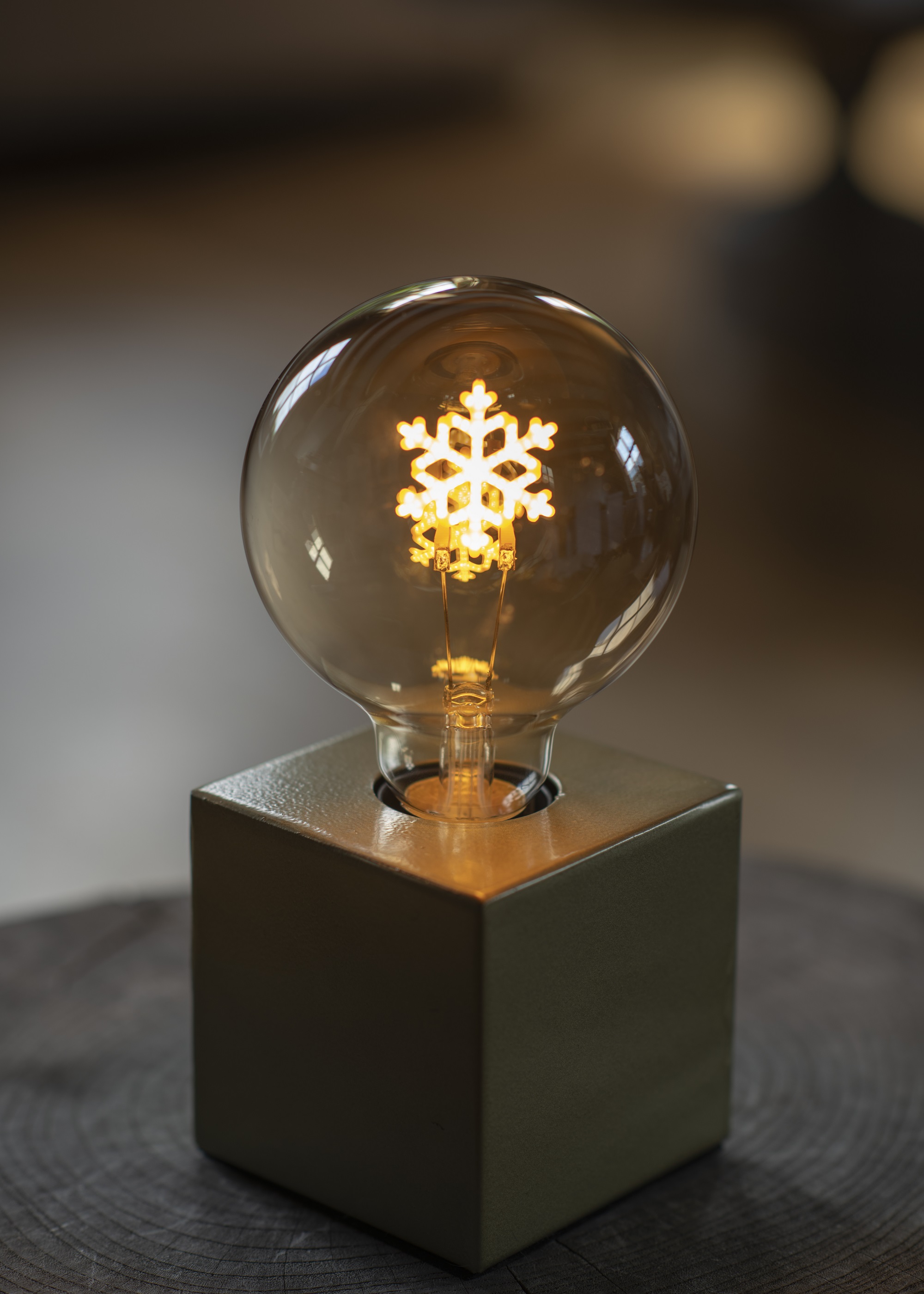 Bailey Effects by Bailey lights Led Silhouette snowflake G95 e27 dim 2W 90LM 920 goud