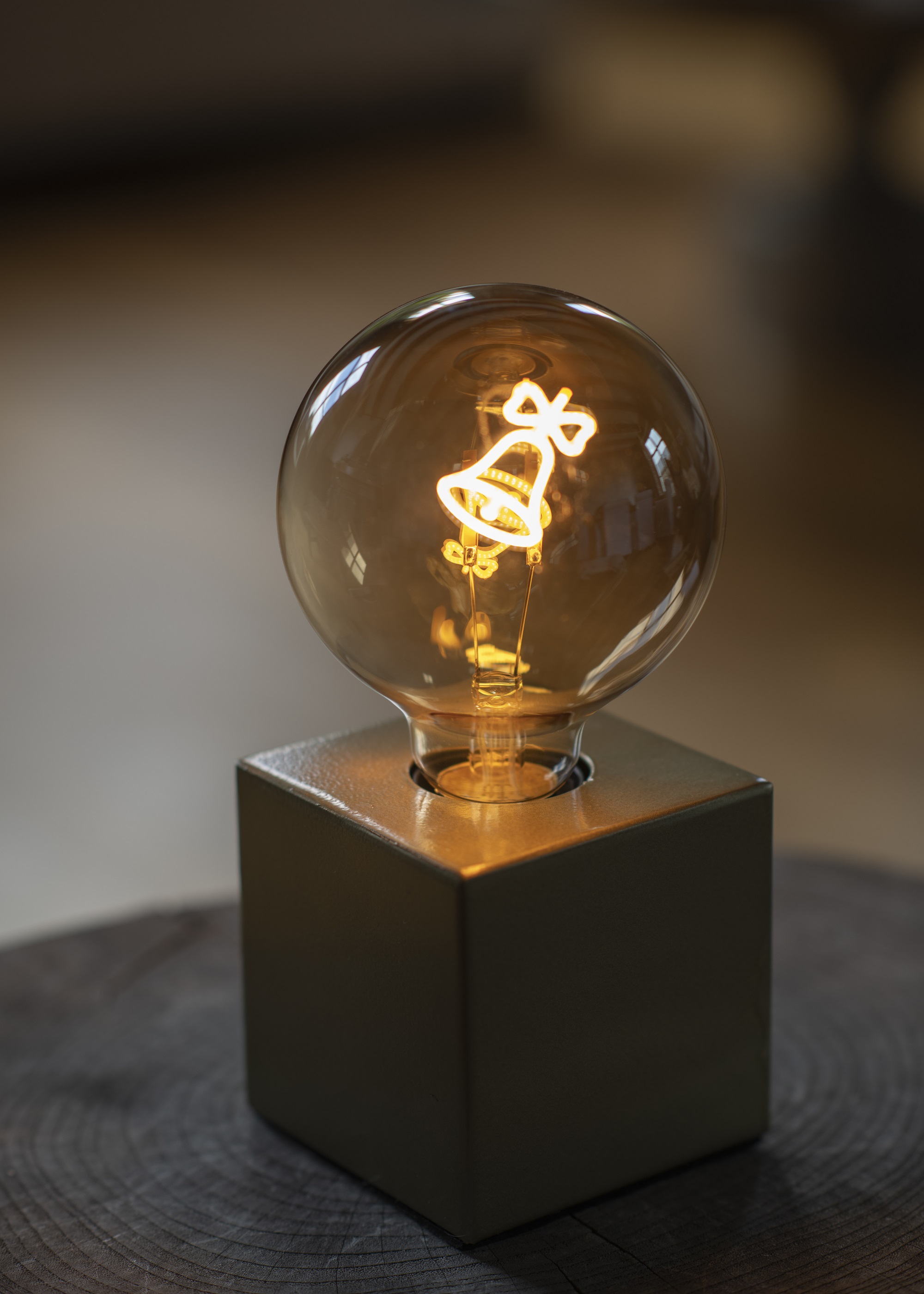 Bailey Effects by Bailey lights Led Silhouette bell G95 e27 2W 90LM 920 gold