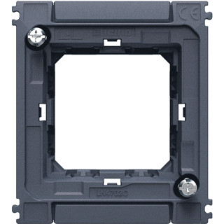 Bticino Livinglight inbouwraam horizontaal en verticaal bevestiging met schroef