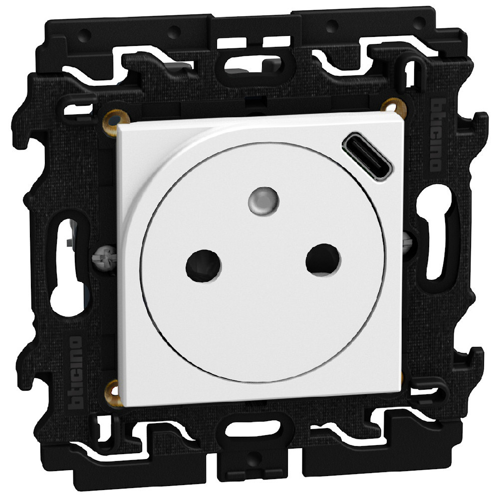 BTicino Schakelmateriaal Light Now vlakke WCD 2p+penaarde met usb type C - 2 modules - wit