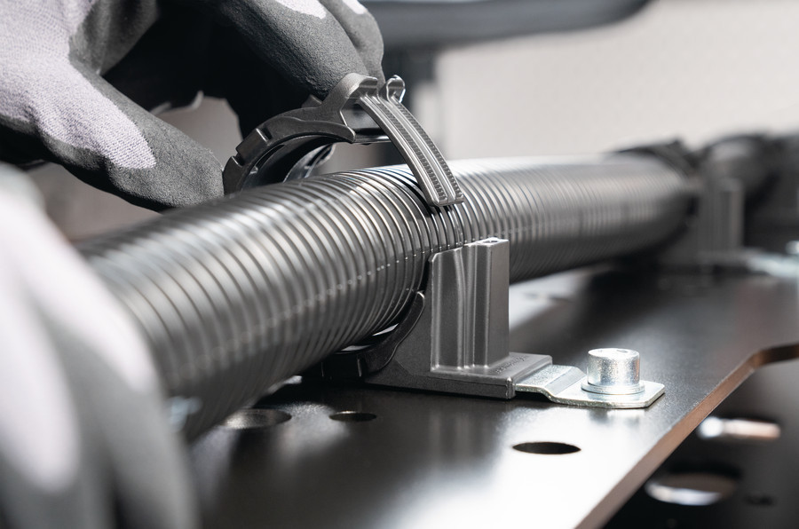 HellermannTyton Ratchet Clamps P-Clip kliksluiting, Ø bundel 19,4-36,0 MM, M8, zwart, lang, 90° zak 1