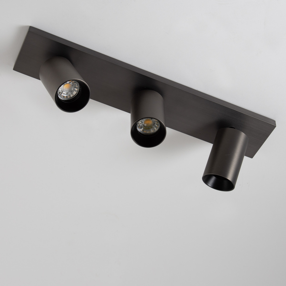 KS Verlichting Lynn KS Mila 3 opbouwspot plafond 3xgu10 richtbaar gunblack