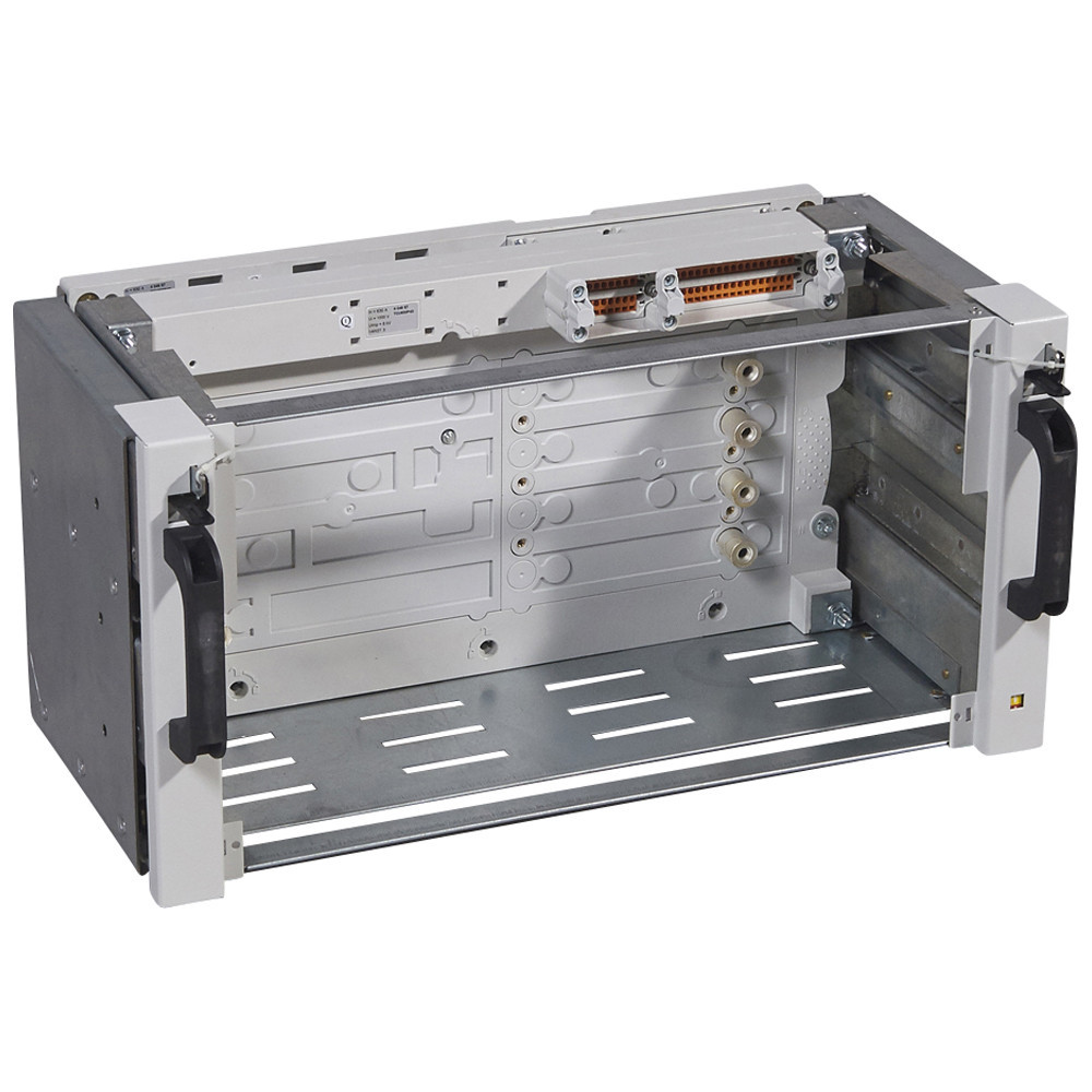 Legrand Basis is 333 WWW 4P DPX630 met aardlekbeveiliging