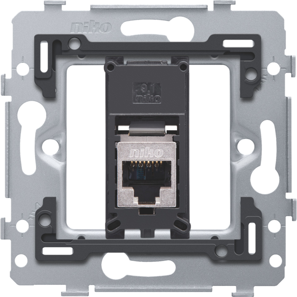 Niko — 1 RJ45-aansluiting STP cat. 5e, vlakke uitvoering, incl. sokkel 71 X 7