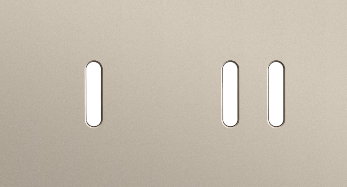 Niko Switches & Sockets Tweevoudige Afdekplaat, horizontaal 71 MM centerafstand, voor een enke