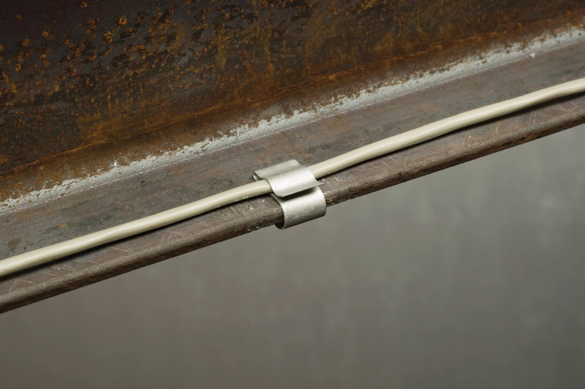 nVent CADDY Clips, Beugels en Hangers HK Kabel snap clip, 8–11 MM flens, 4,2–6,5 MM dia.