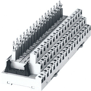 Omron 16 uit relais block 24 VDC PNP gestuurd.in combinatie met PNP PLC ui