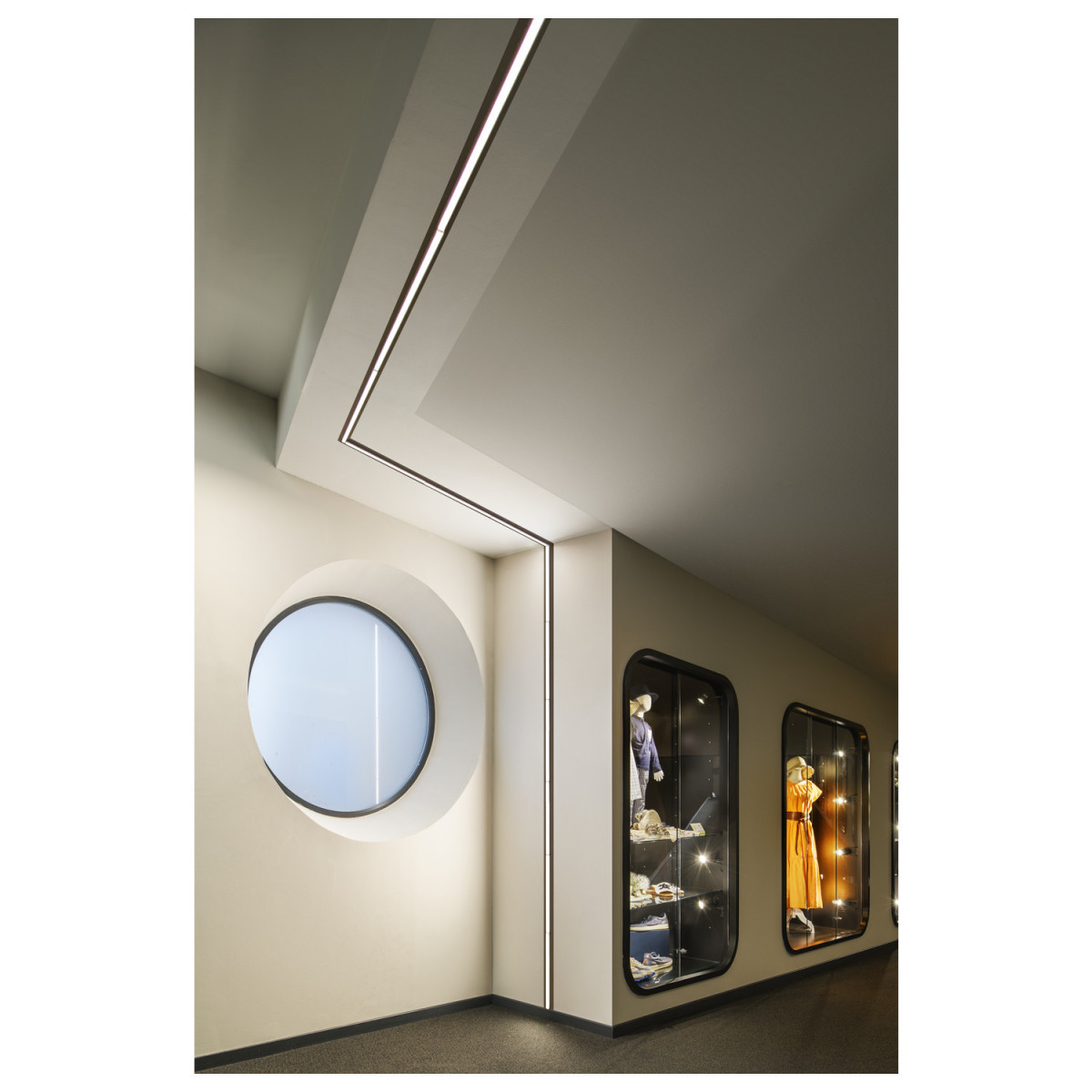 SLV 48V SYSTEM In-Line 22 48V track, opaal, dali, spot, zwart/zwart, 7,3W, 570LM, 300