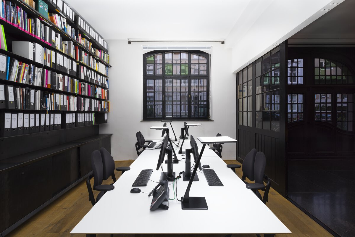 Trilux Bicult T Table Lamps bicult T HCL prisms zwart 54W wide reduced glare ugr19 (W1