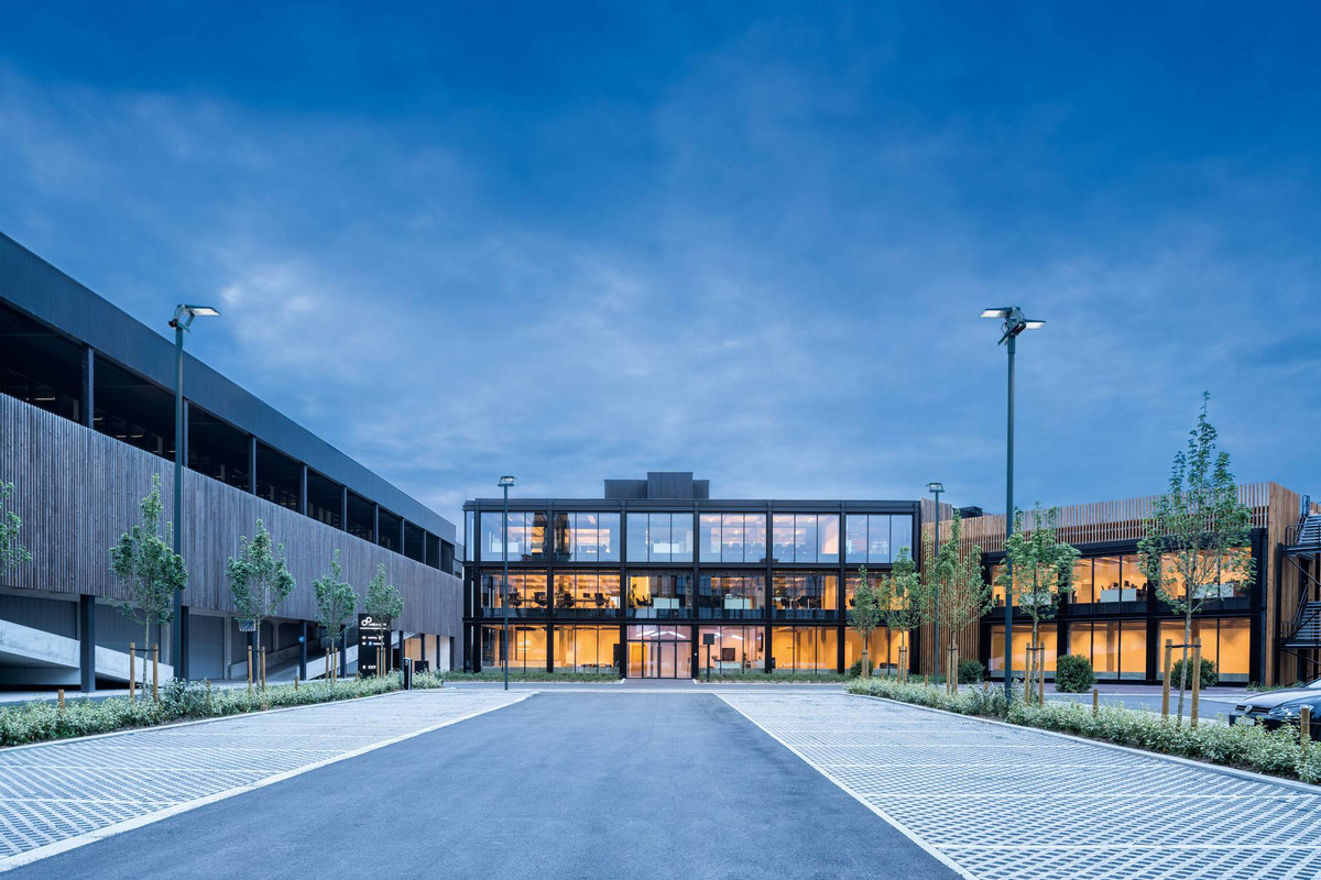 Trilux Lumena Plus 60 Schijnwerper / spot lumena plus 60 clo (normaal) lens grijs et 160W 24